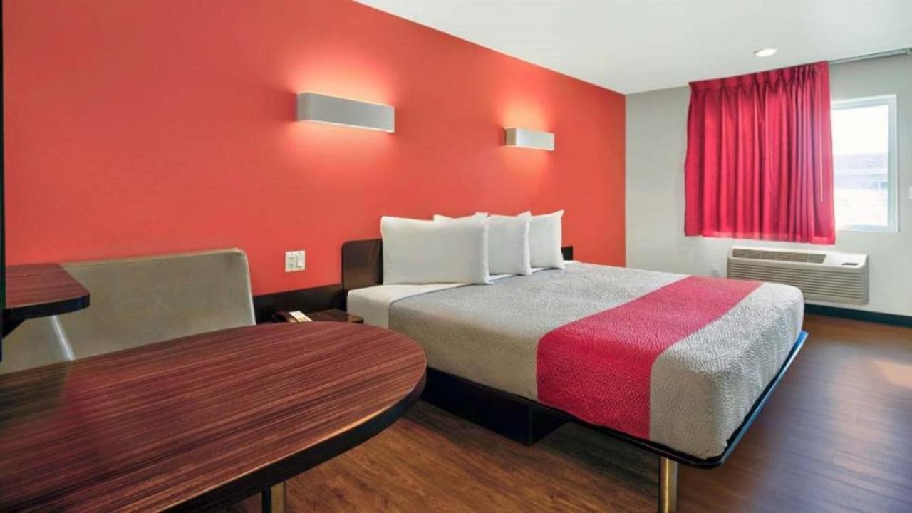 6 Motel 2*