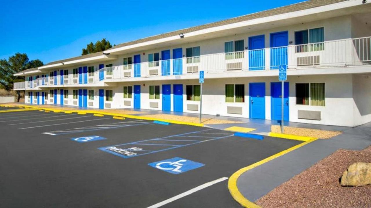6 Motel