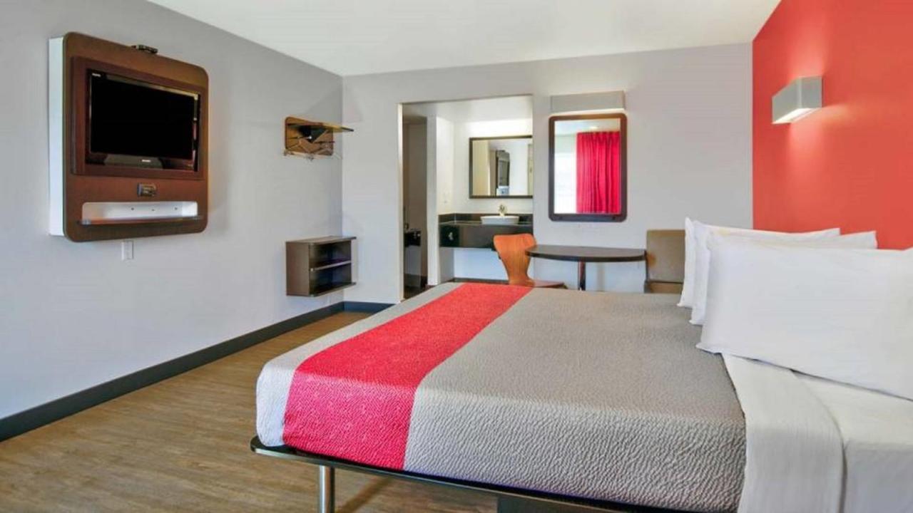 6 Motel Victorville